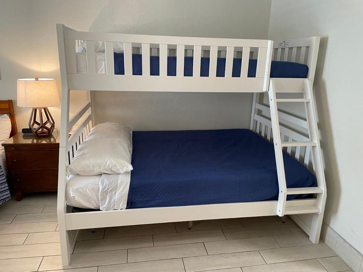 Heated Pool, Bunk Beds, King Bed, Huge Tv, Marina, Tiki Bar Sarasota