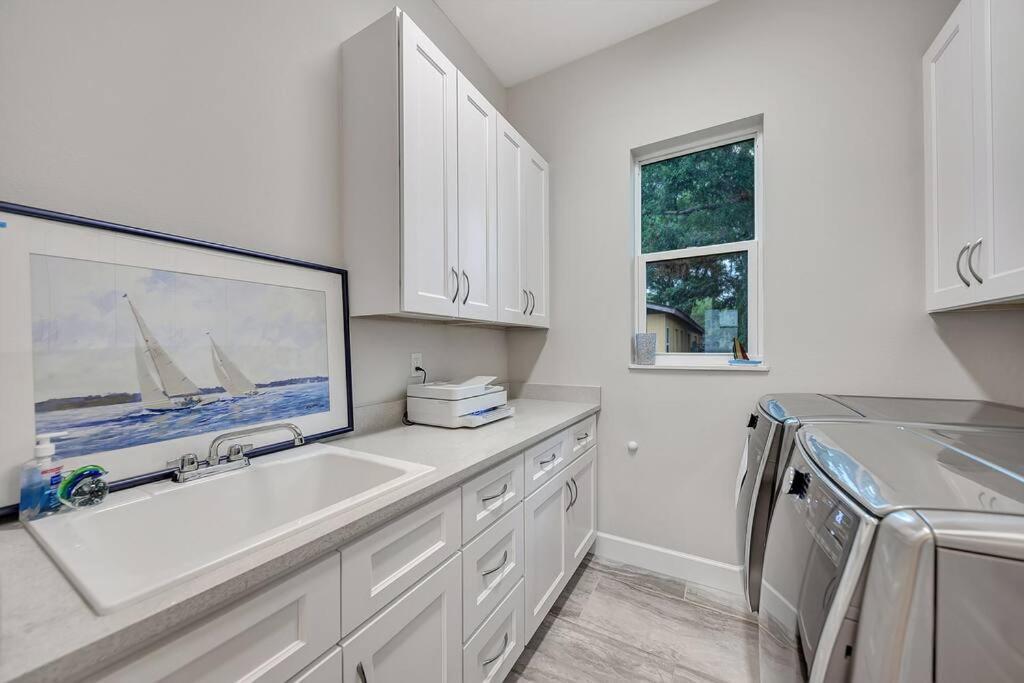 Courtyard With Pool, & Sauna Close To & Center Holiday home Sarasota