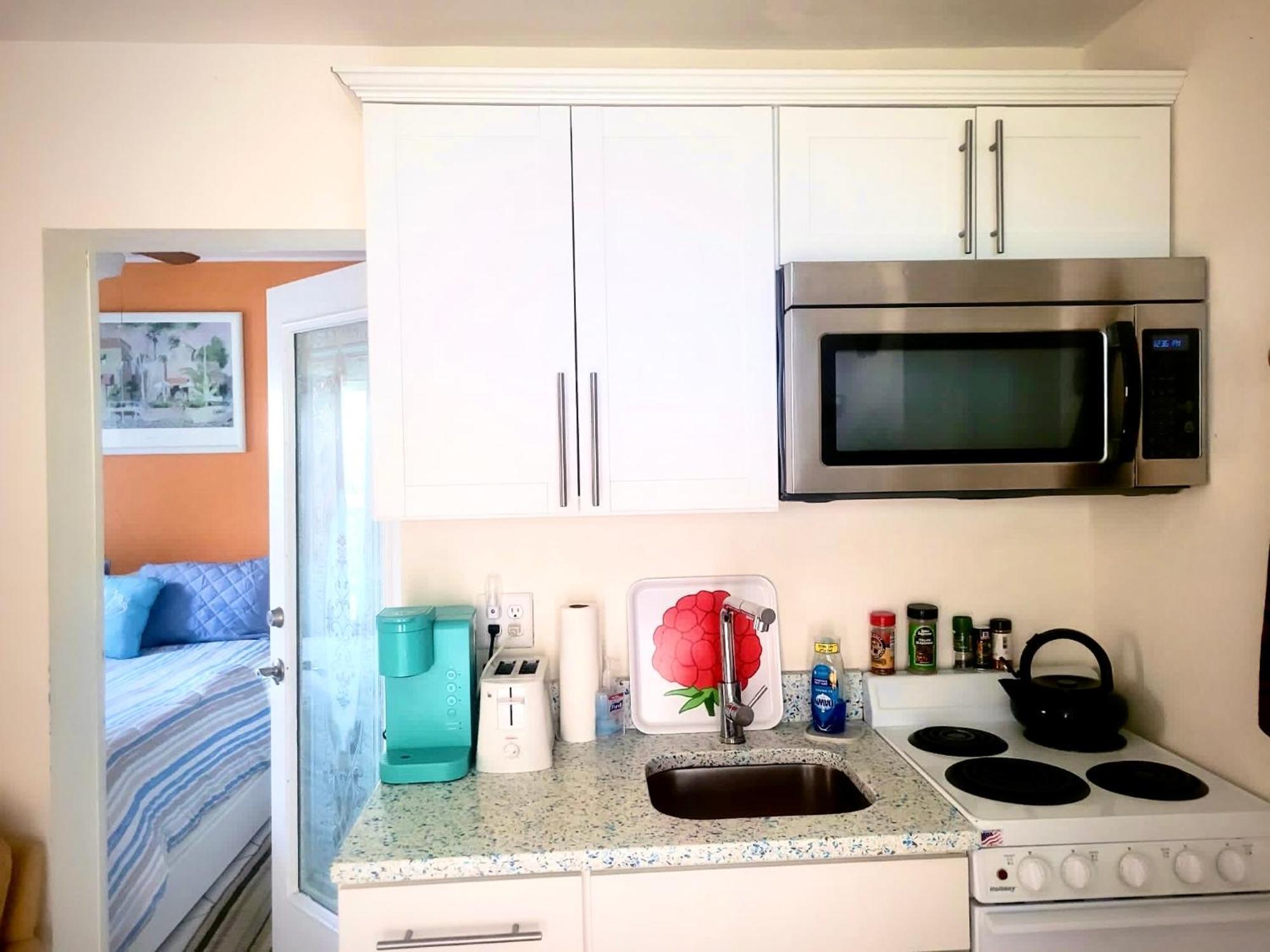 ~ Cozy In-law Close To Siesta Key ~ *