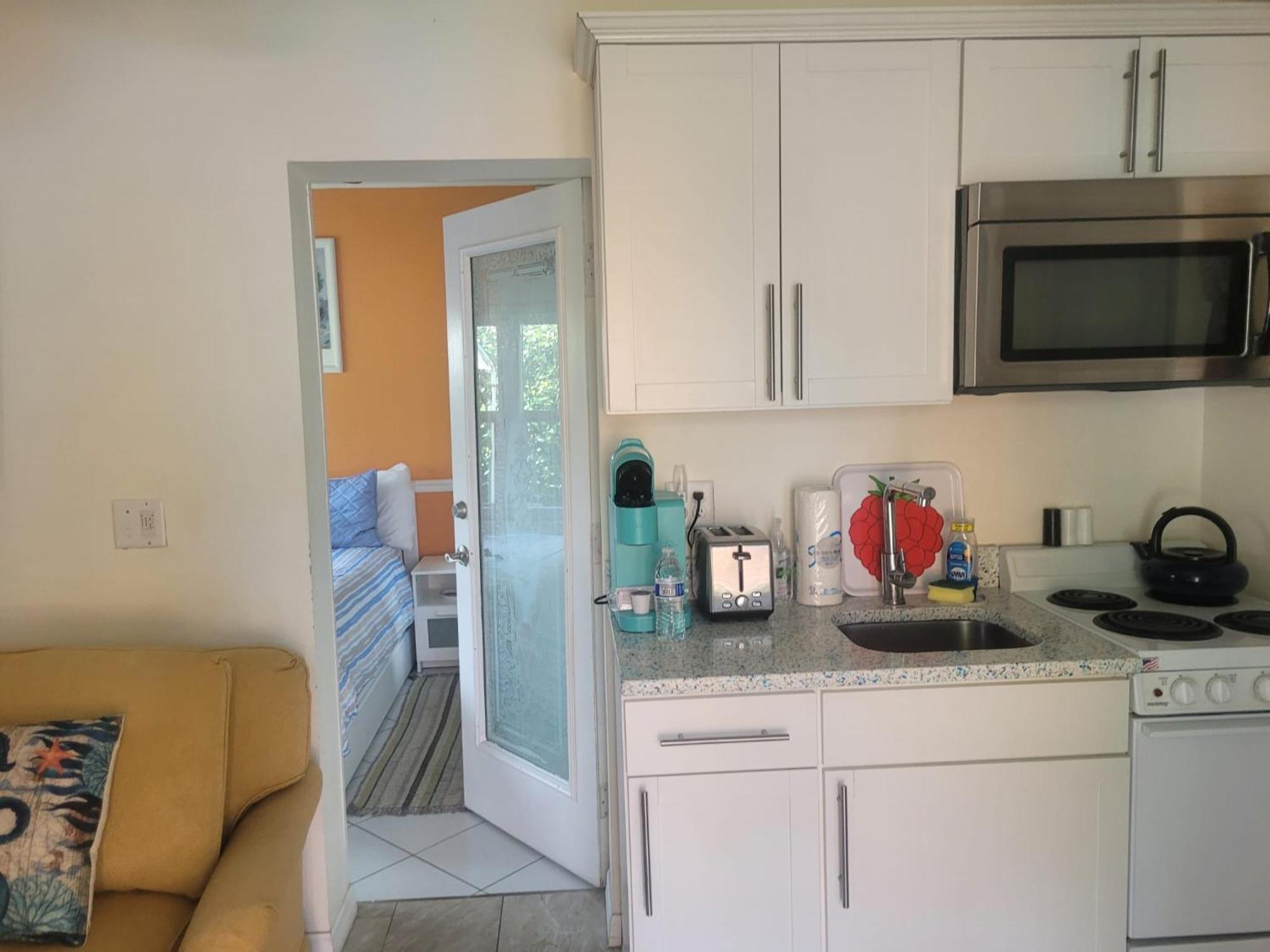 Apartment ~ Cozy In-law Close To Siesta Key ~
