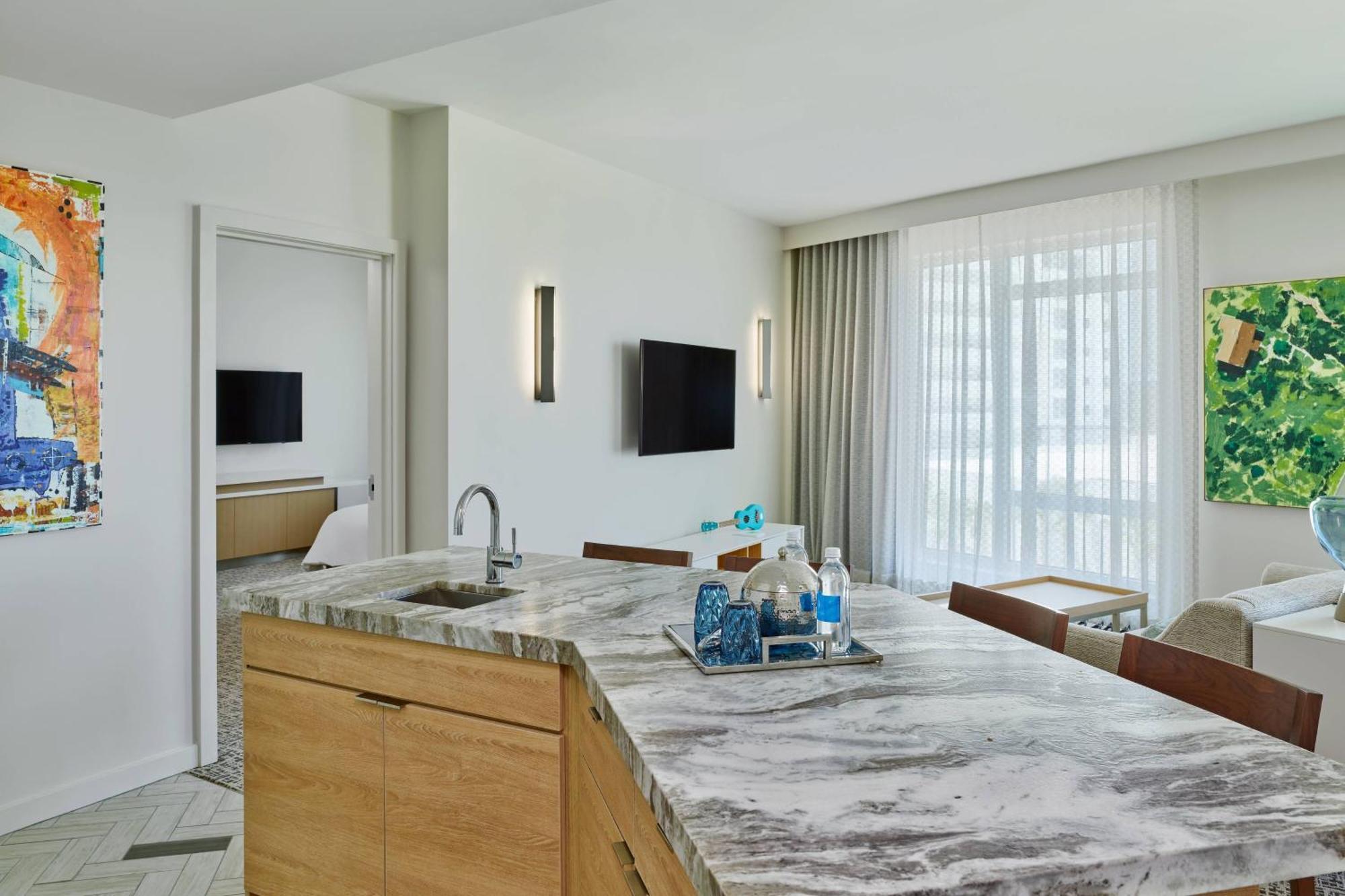 Art Ovation Hotel, Autograph Collection Hotel 4*
