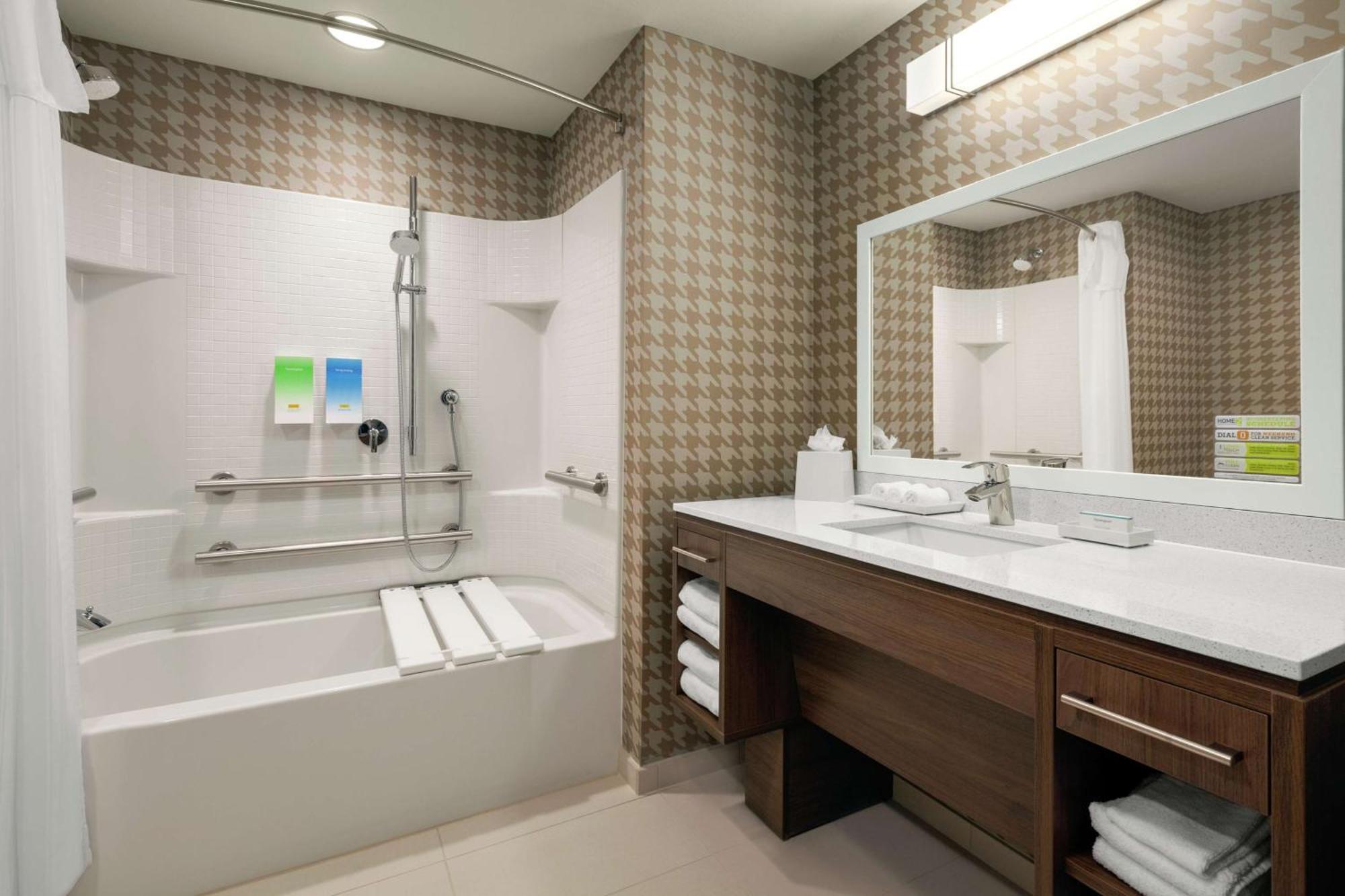 Home2 By Hilton Bradenton Airport Hotel 3*