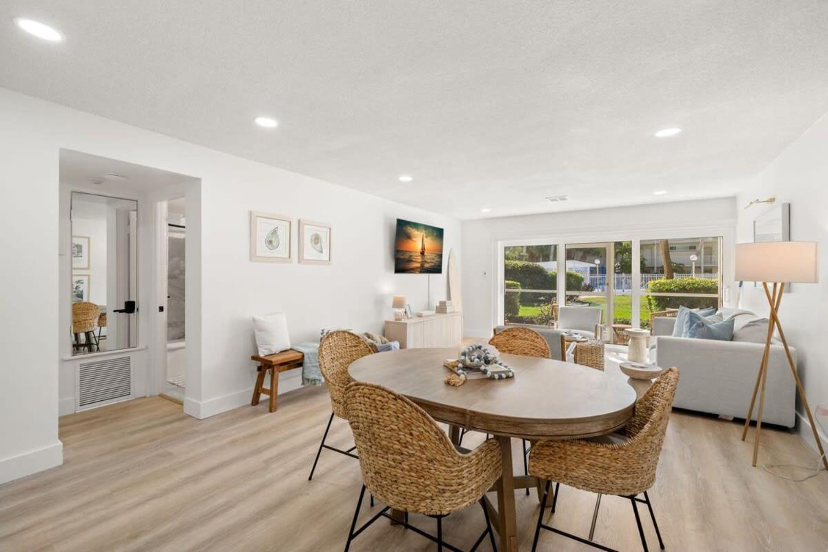 New! Kingston - Newly Renovated With Pool & Hot Tub, Walk To The Beach! * Sarasota