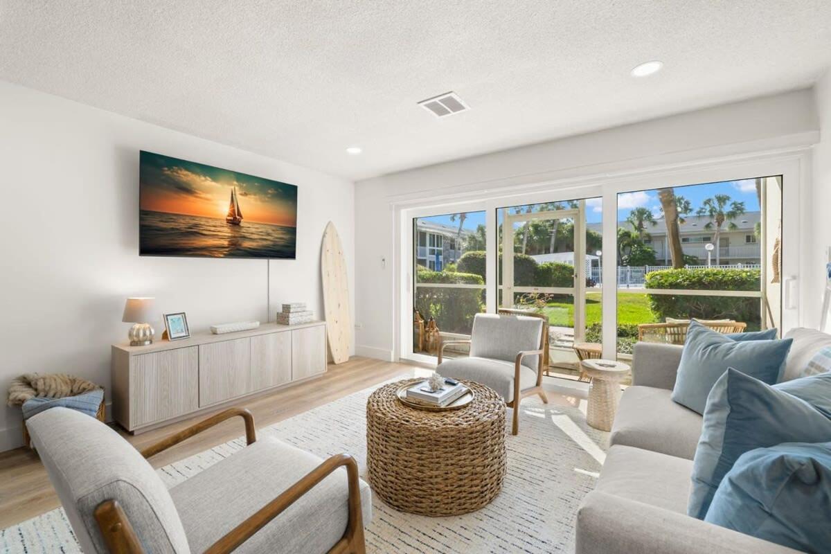 New! Kingston - Newly Renovated With Pool & Hot Tub, Walk To The Beach! Sarasota