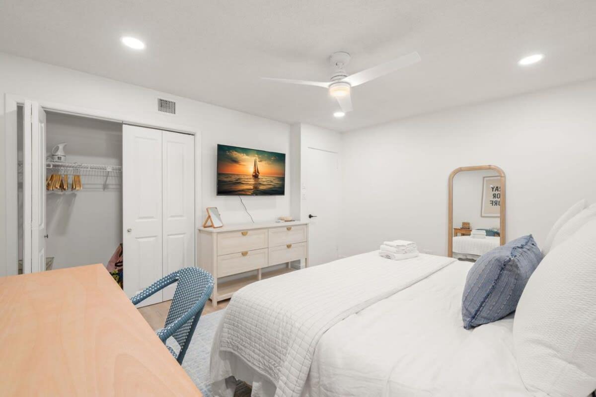 New! Kingston - Newly Renovated With Pool & Hot Tub, Walk To The Beach!