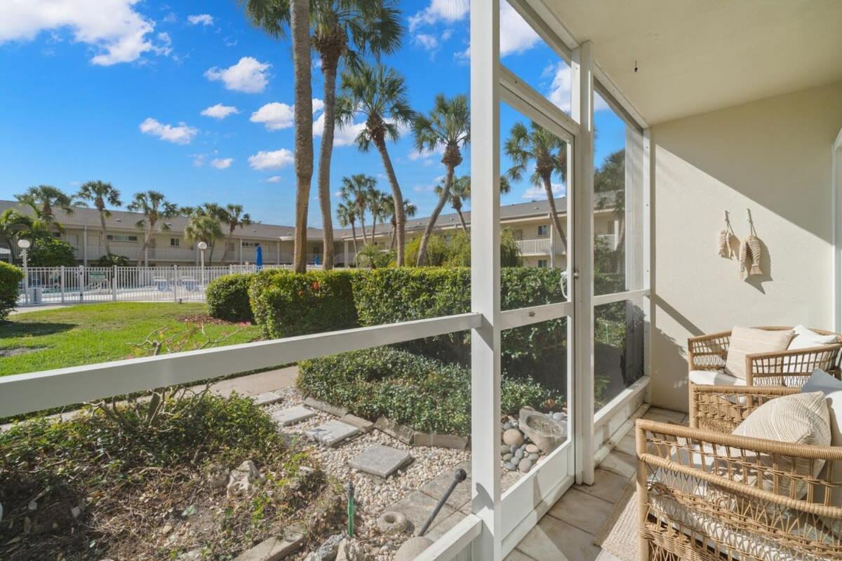 New! Kingston - Newly Renovated With Pool & Hot Tub, Walk To The Beach! * Sarasota