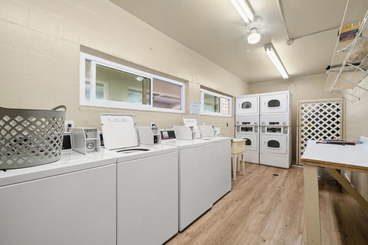 Apartment New! Kingston - Newly Renovated With Pool & Hot Tub, Walk To The Beach!