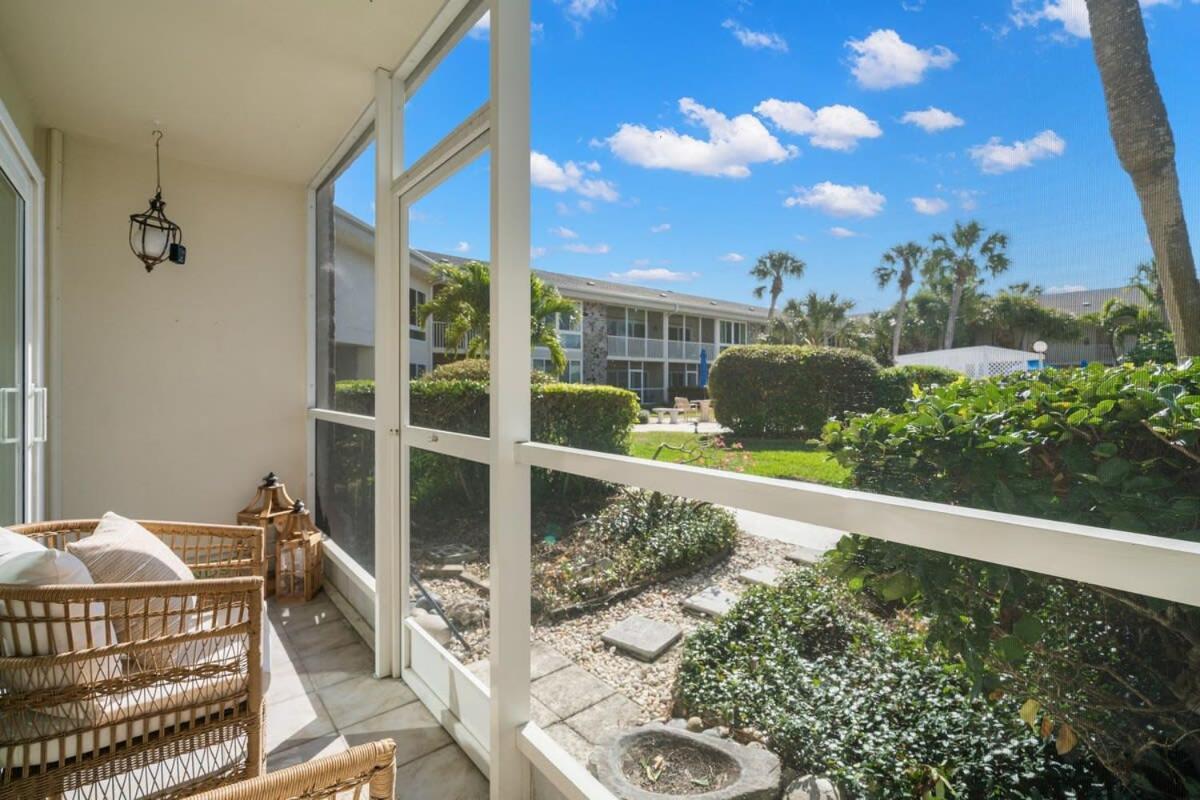 New! Kingston - Newly Renovated With Pool & Hot Tub, Walk To The Beach! *