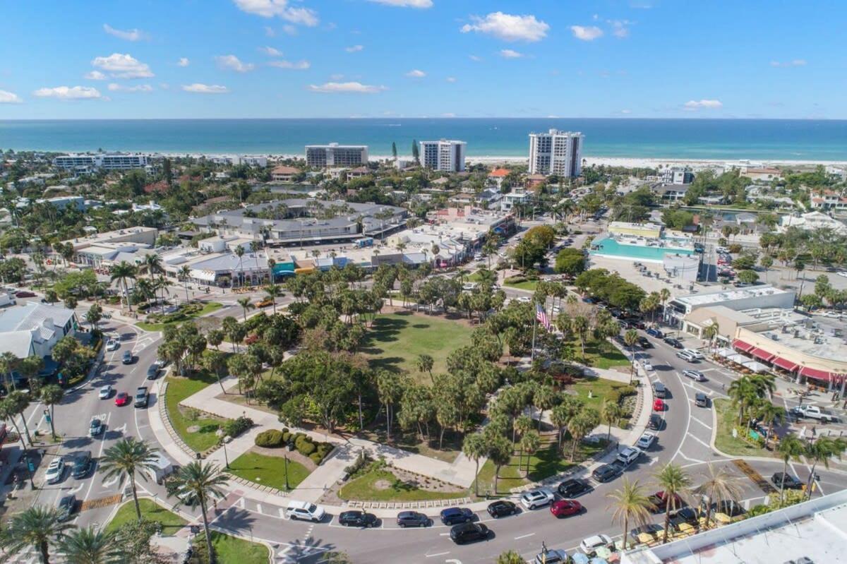 New! Kingston - Newly Renovated With Pool & Hot Tub, Walk To The Beach!