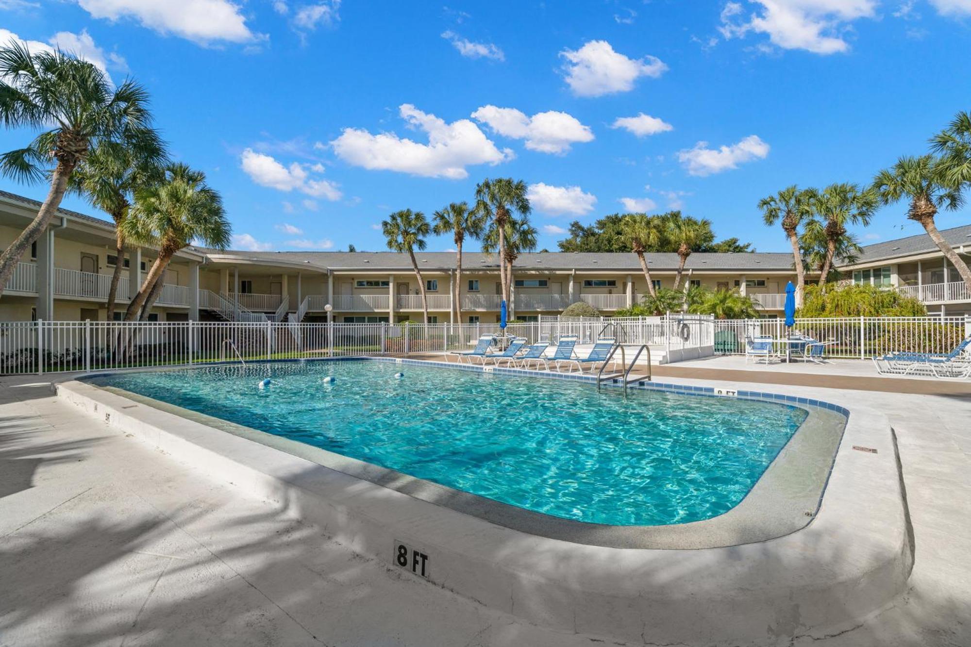 New! Kingston - Newly Renovated With Pool & Hot Tub, Walk To The Beach!