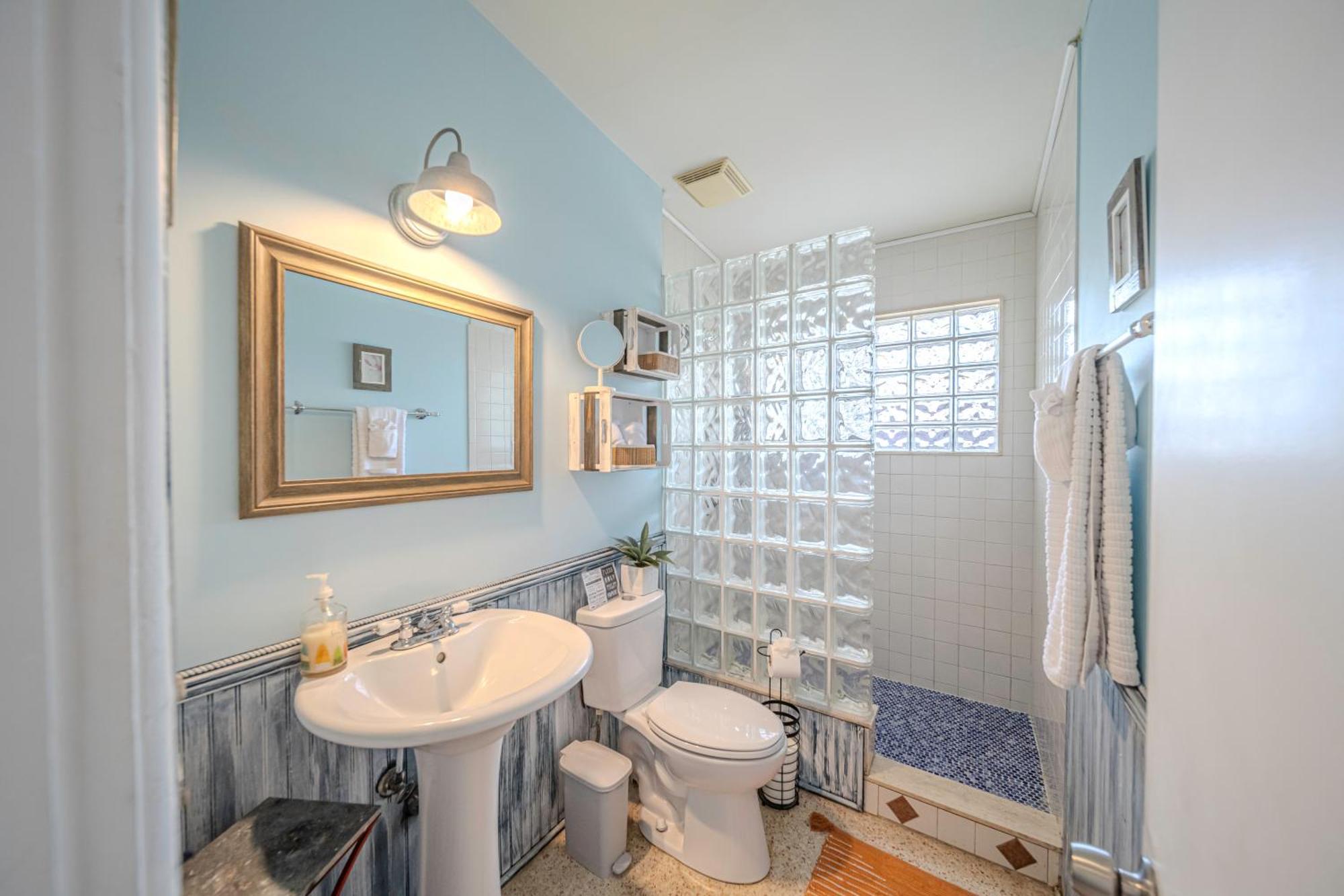 Fantastic Island House 1 Mile To The With Heated Pool Holiday home
