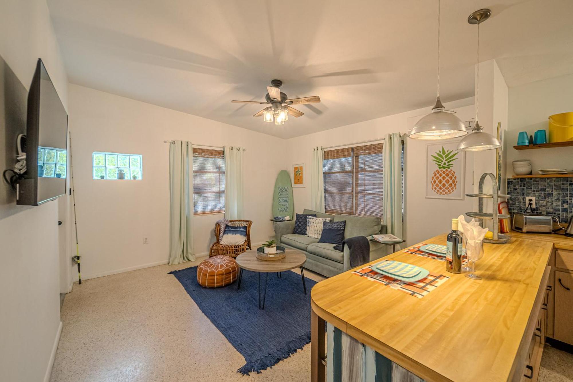 Fantastic Island House 1 Mile To The With Heated Pool Holiday home Sarasota