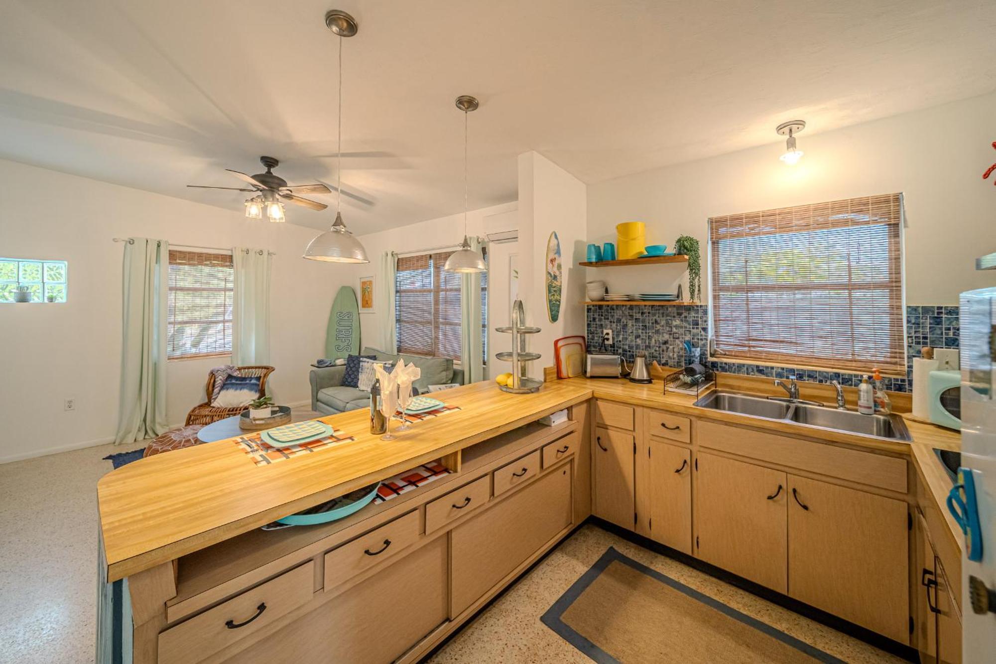 Fantastic Island House 1 Mile To The With Heated Pool Holiday home Sarasota
