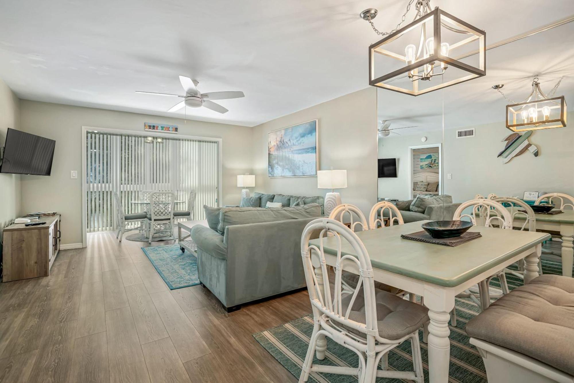 Updated With Pool, Walk To Crescent & Restaurants! Holiday home