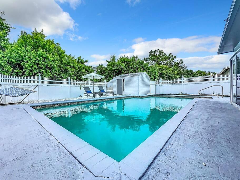 Poolside Paradise Near Siesta Key Sarasota