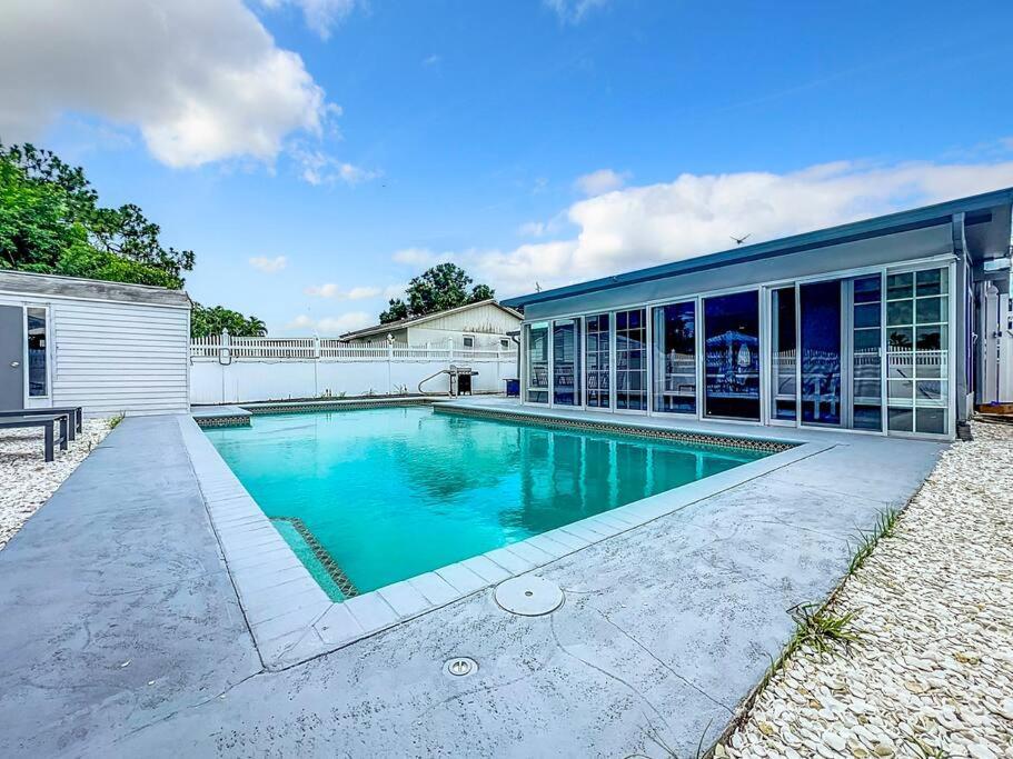 Poolside Paradise Near Siesta Key