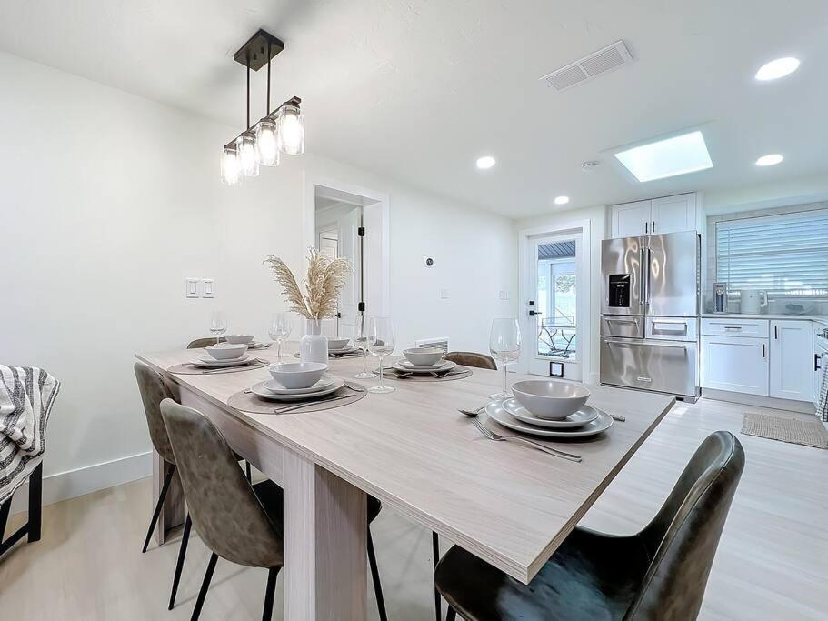 Poolside Paradise Near Siesta Key Holiday home Sarasota