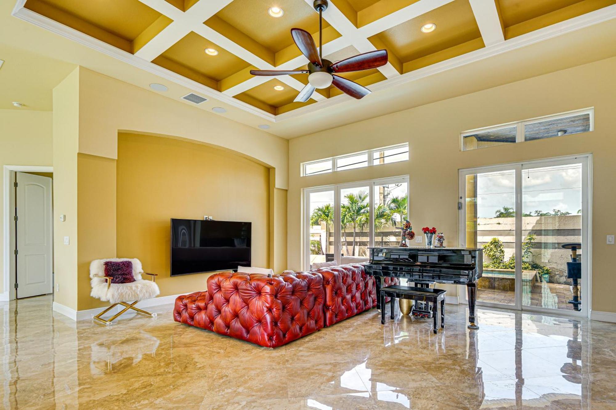 Sunny Oasis Swim, Golf, Shop And More! Holiday home Sarasota
