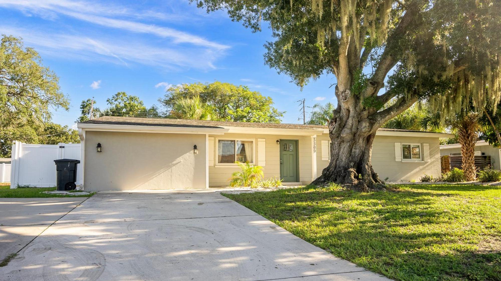 Modern Home,near Siesta Beach,downtown,hospital Holiday home