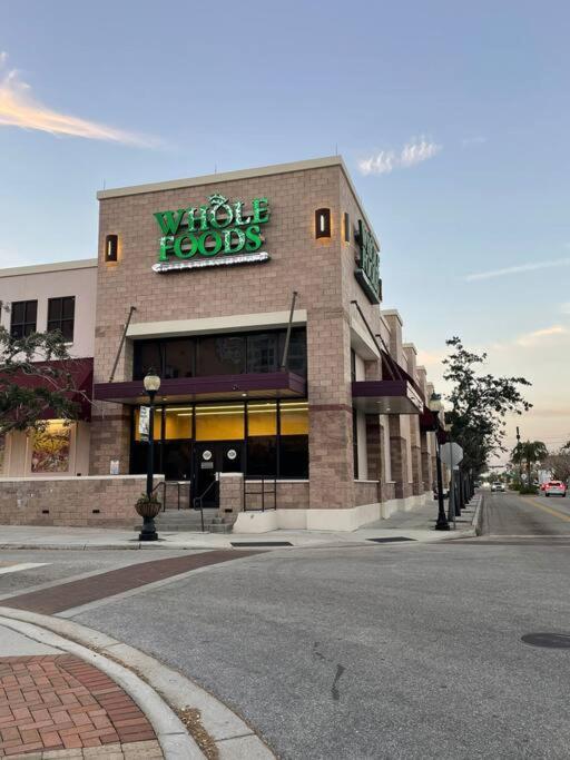 Rosemary District With Patio And In Walking Distance To Downtown And Bay Park Apartment