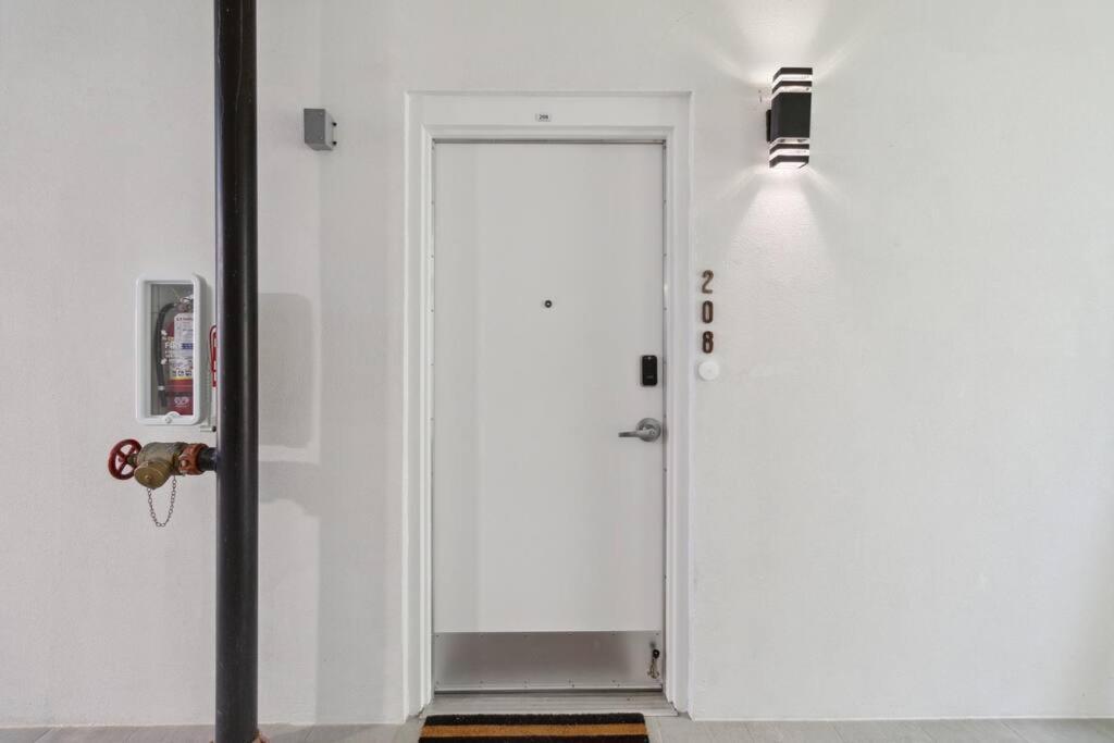 Rosemary District With Patio And In Walking Distance To Downtown And Bay Park Apartment *