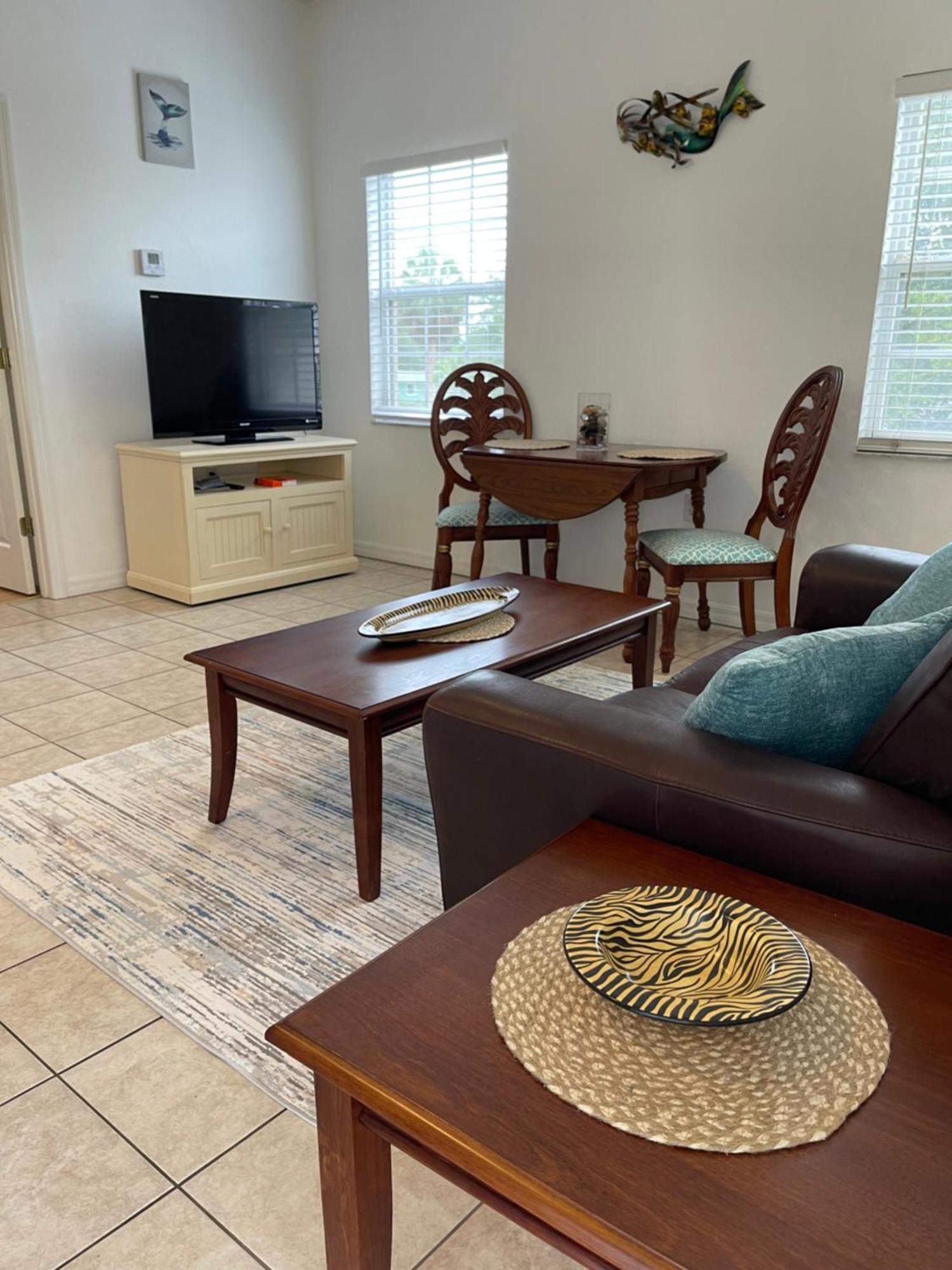 Apartment -walk To Siesta Key *