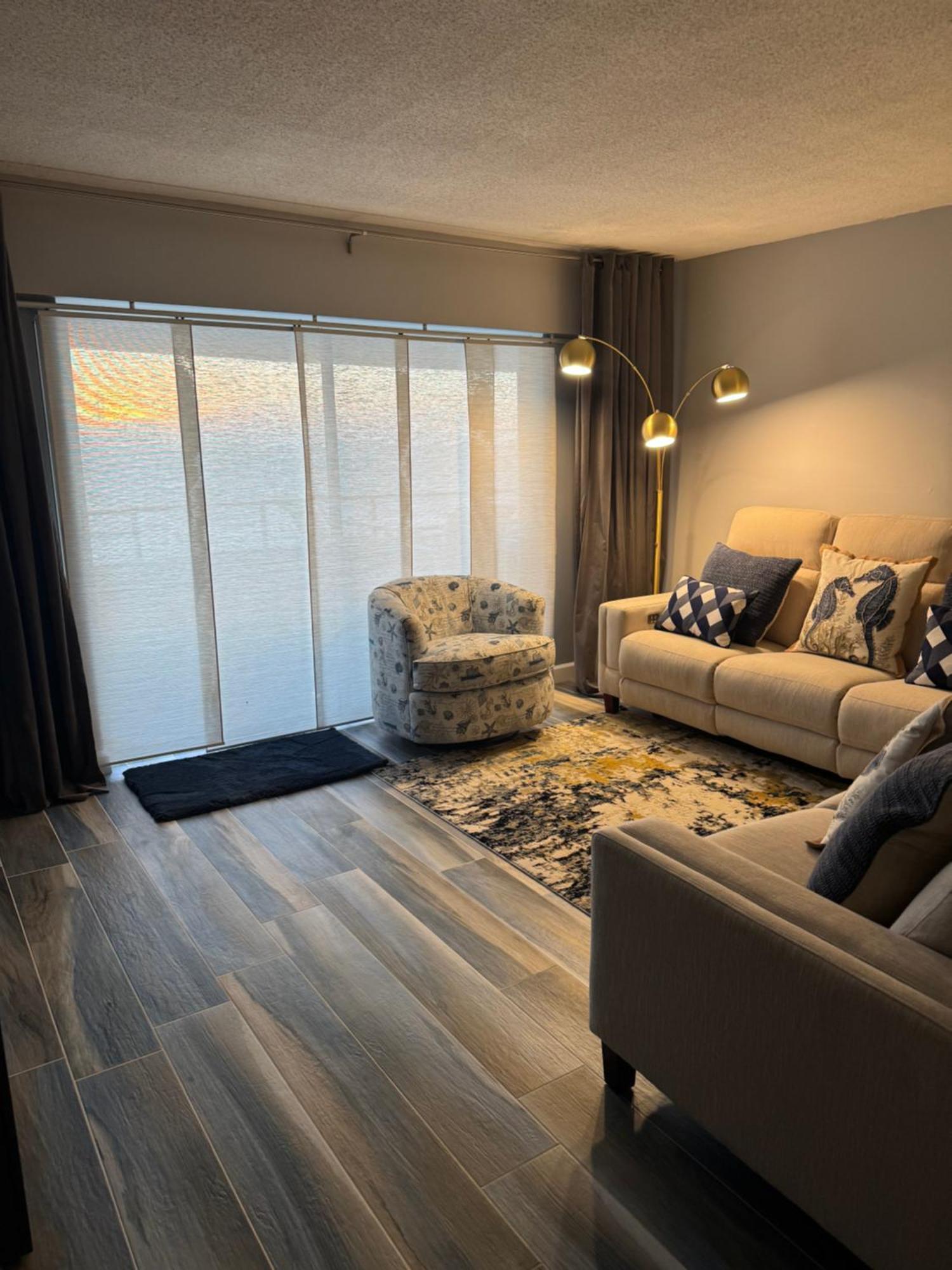 Water Front - Lido Apartment