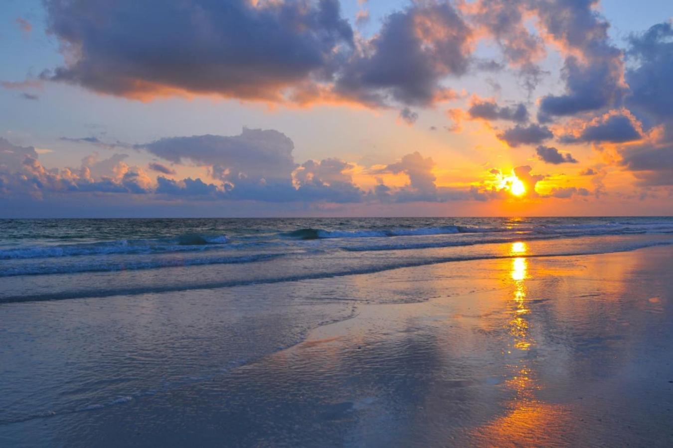 Quiet Walk To Siesta Key Relax Or Work *