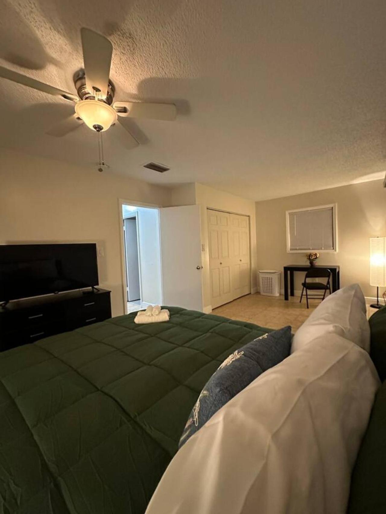 Quiet Walk To Siesta Key Relax Or Work Country house *