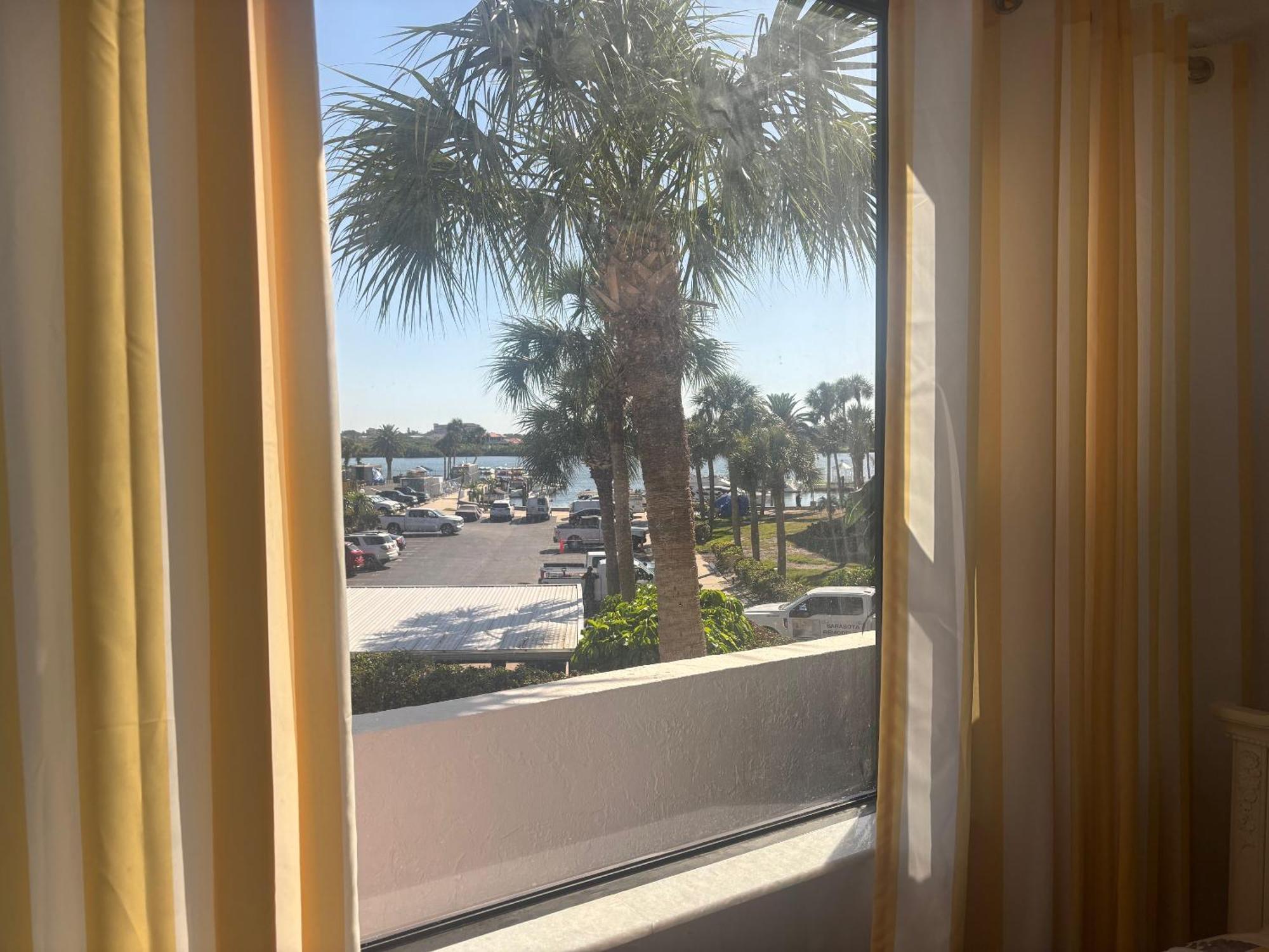 Harbor Towers Yacht And Racquet Club On Siesta Key Apartment *