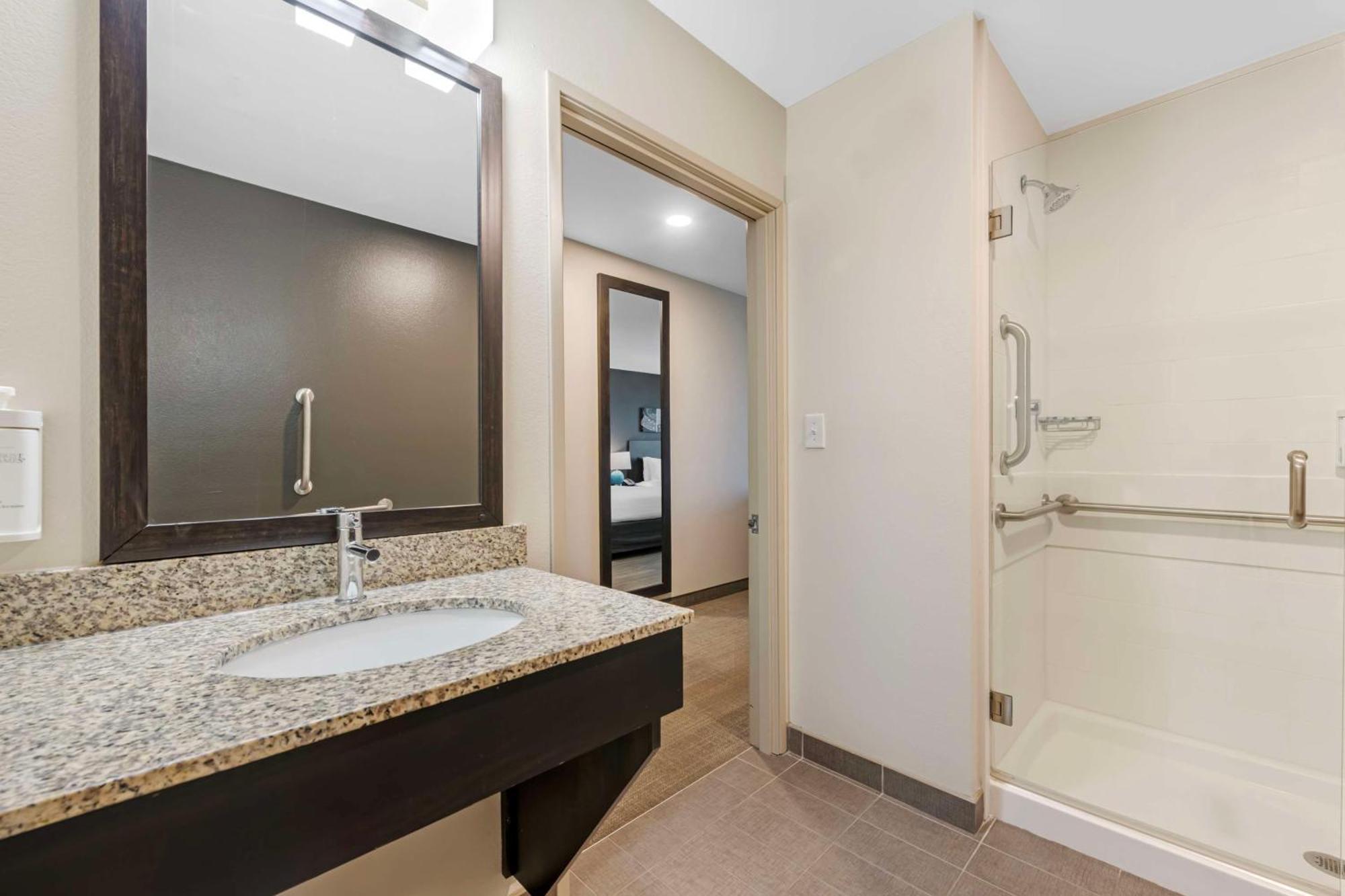 Magnolia Pointe; Bw Signature Collection 2*