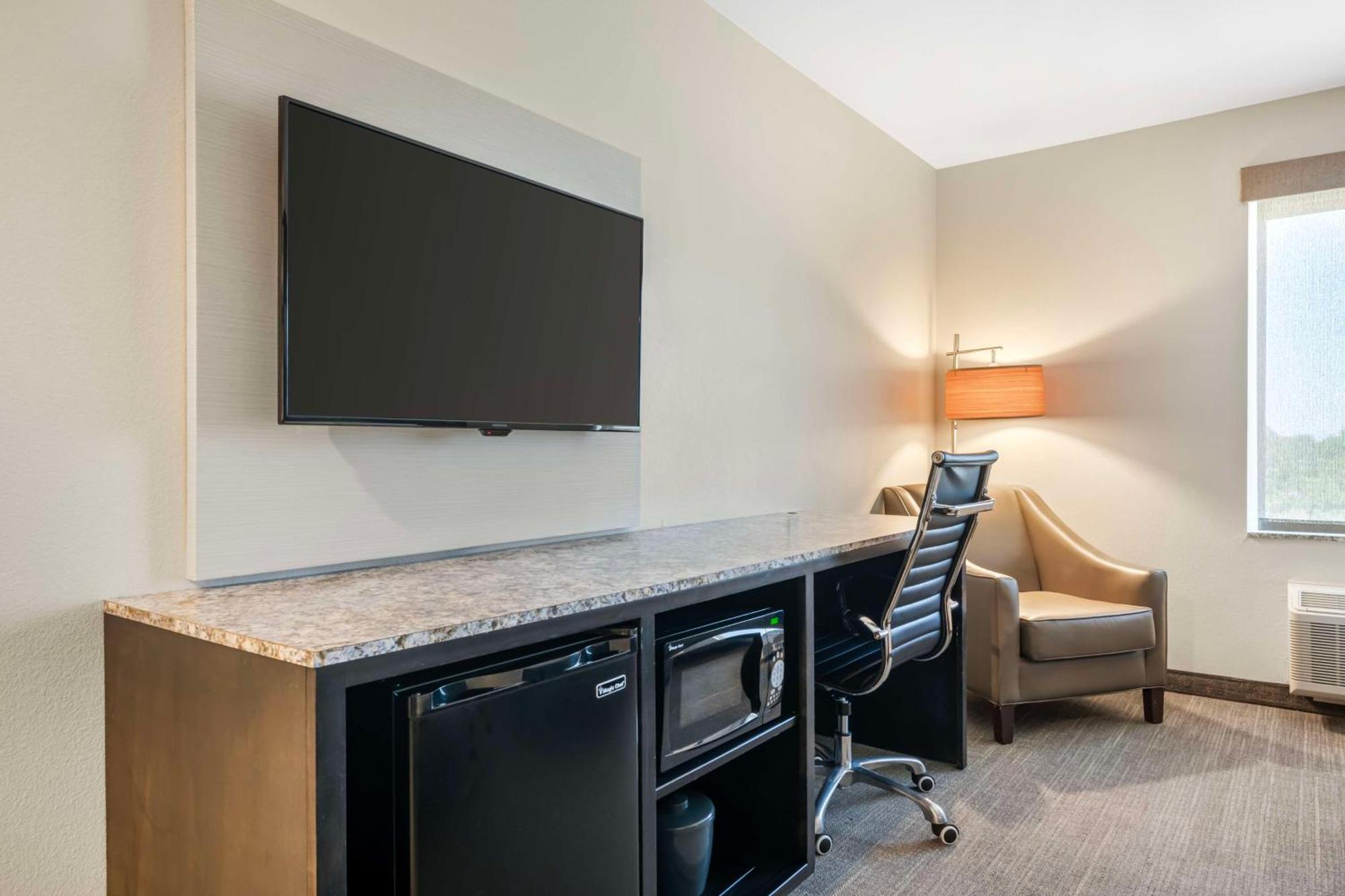 Magnolia Pointe; Bw Signature Collection