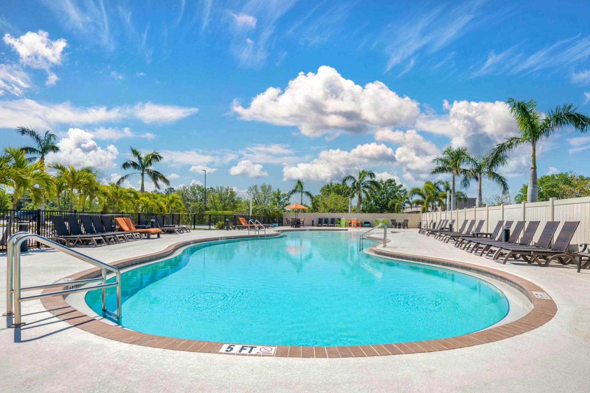 Magnolia Pointe; Bw Signature Collection Hotel