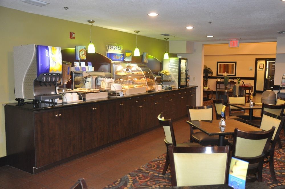 Express & East By Ihg Hotel Sarasota