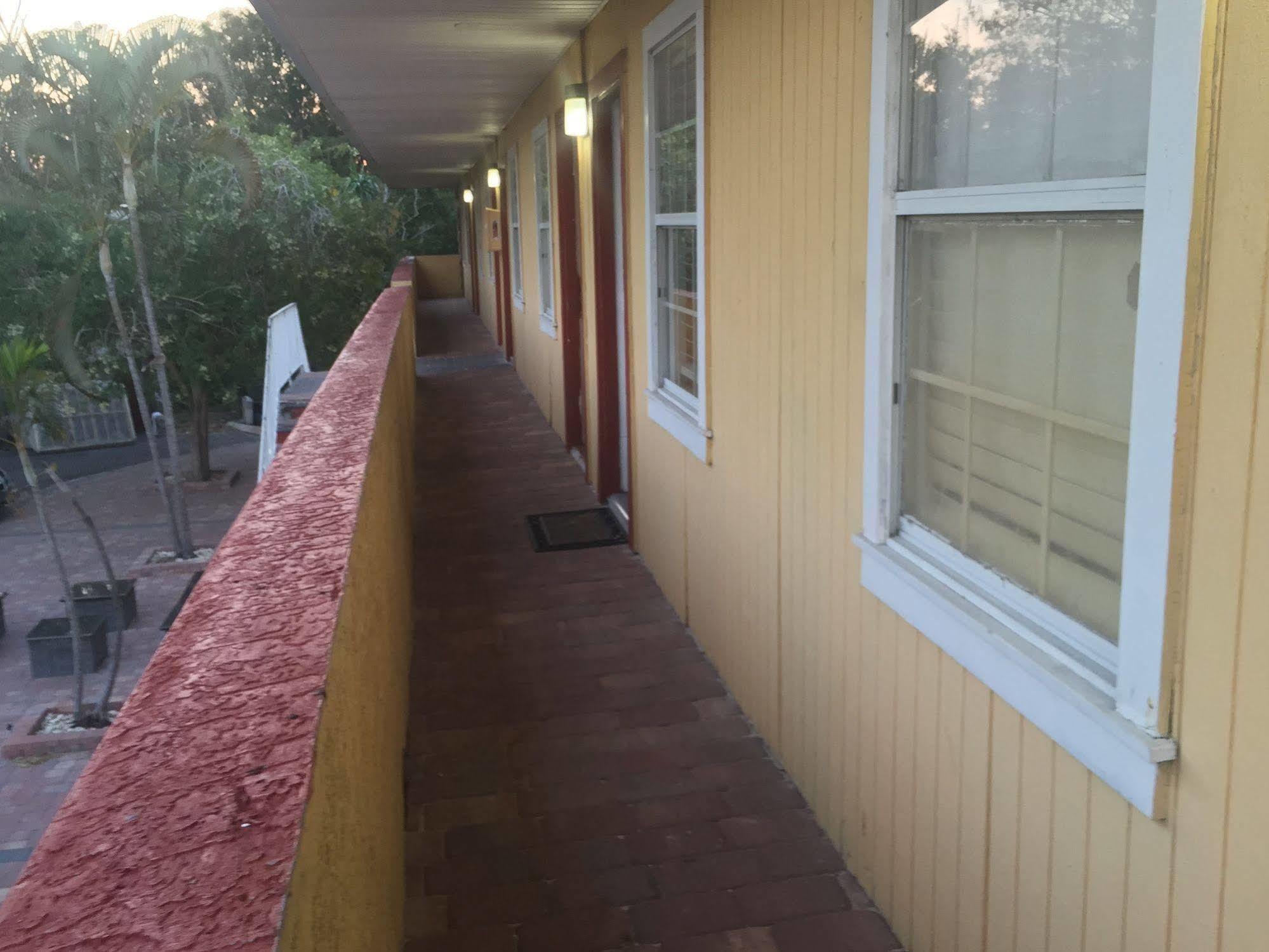 Motel Family 2*