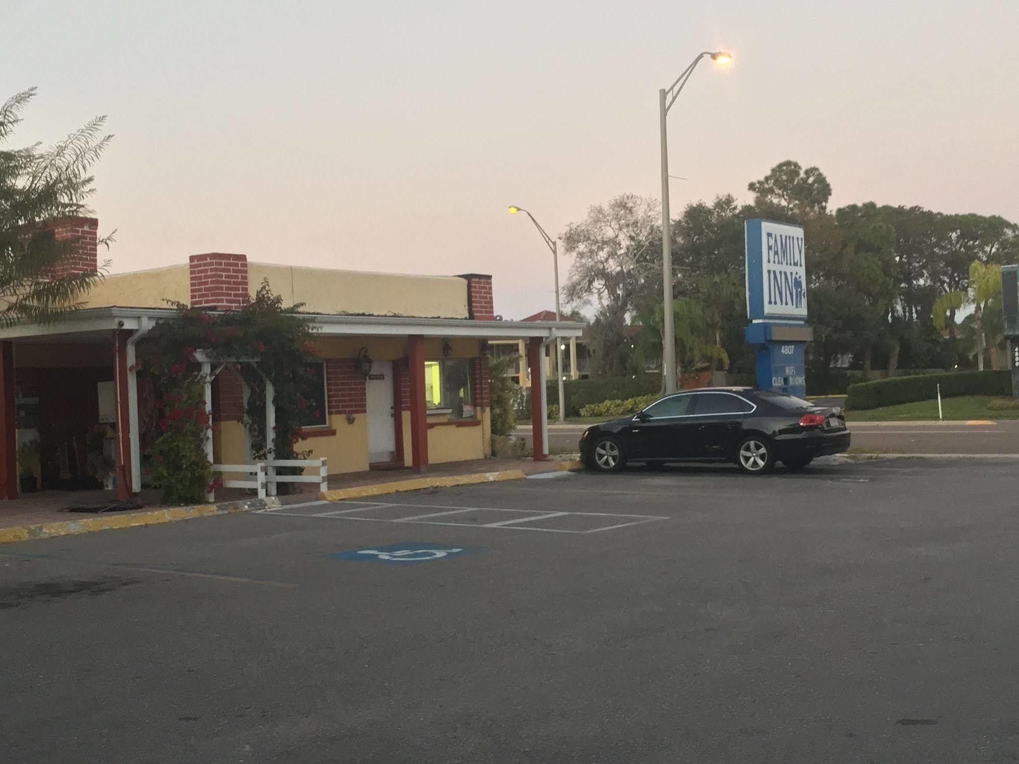 Motel Family 2*